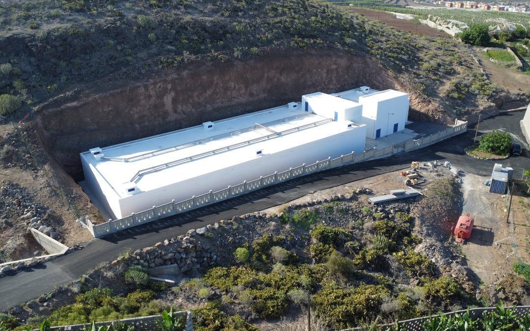 Depósito para abastecimiento y riego en el sur de Tenerife